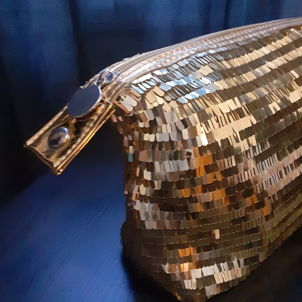 Gold makeup bag - Picture 3 of 4